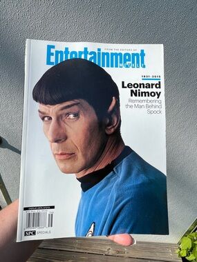 Entertainment Weekly Magazine Leonard Nimoy remembering the man behind Spock